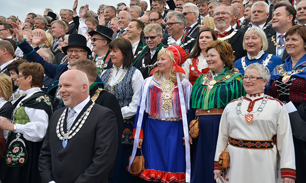 Ordførere på slottstrappen i forbindelse med feiringen av grunnlovsjubileet 15. mai 2014